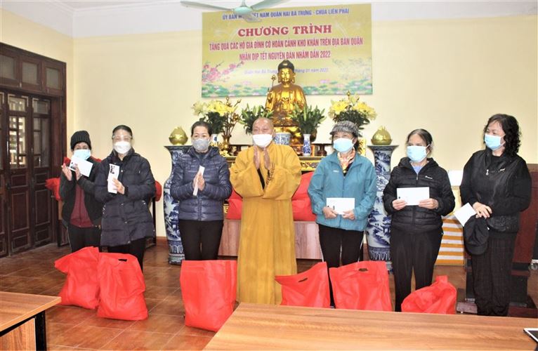 Ủy ban MTTQ Việt Nam quận Hai Bà Trưng chăm lo, tặng quà dịp Tết Nhâm Dần 2022