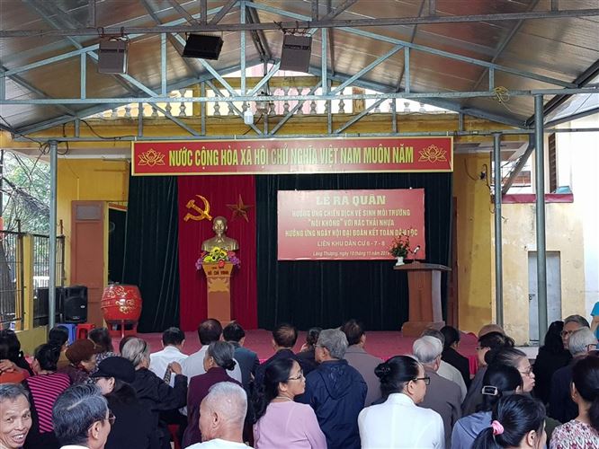 Quận Đống Đa ra quân vệ sinh môi trường nhân dịp Ngày hội Đại đoàn kết toàn dân ở khu dân cư, kỷ niệm 89 năm ngày truyền thống MTTQ Việt Nam 