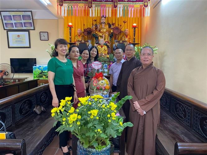 Lãnh đạo quận Đống Đa thăm và tặng quà các Chùa nhân dịp Đại lễ Phật Đản năm 2022 (Phật lịch 2566)