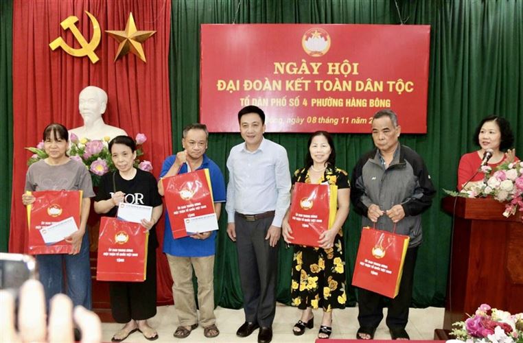 Quận Hoàn Kiếm sôi nổi tổ chức Ngày hội đại đoàn kết toàn dân tộc năm 2023