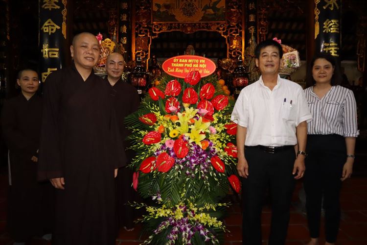 Ủy ban MTTQ Việt Nam TP thăm, chúc mừng Chùa Hồng Phúc Hòe Nhai nhân dịp Đại lễ Phật đản Phật lịch 2563, Dương lịch 2019. 