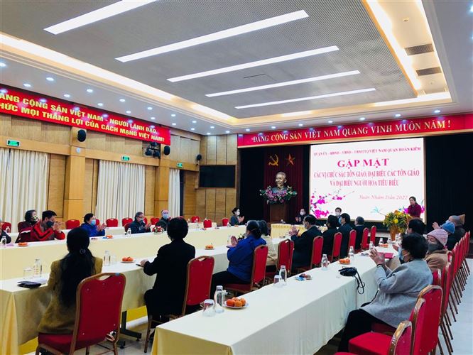 Quận Hoàn Kiếm gặp mặt, tặng quà các chức sắc, đại biểu các tôn giáo và người Hoa tiêu biểu nhân dịp Tết Nguyên đán Nhâm Dần 2022