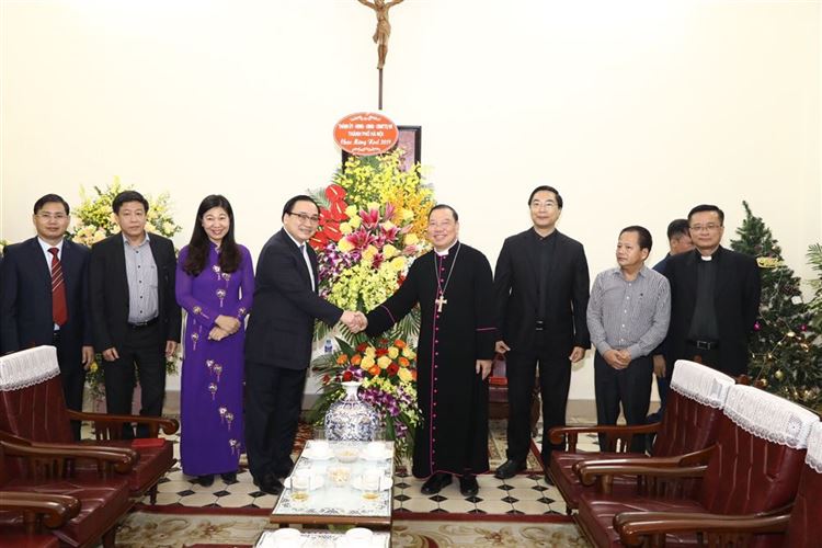Lãnh đạo TP chúc mừng Giáng sinh Tòa Tổng giám mục Hà Nội