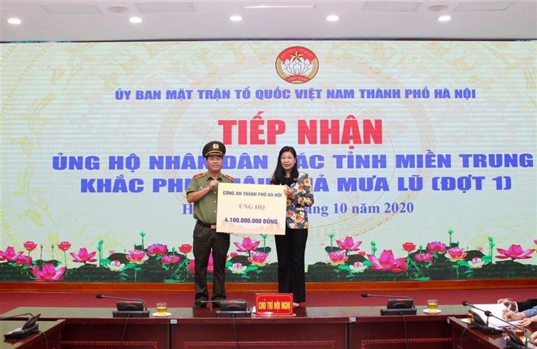 Ủy ban MTTQ Việt Nam TP tiếp nhận hơn 22 tỷ đồng ủng hộ nhân dân các tỉnh miền Trung khắc phục hậu quả mưa lũ 