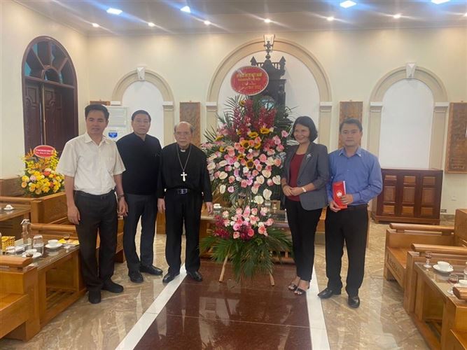 Lãnh đạo Ủy ban MTTQ Việt Nam Thành phố chúc mừng Lễ phục sinh năm 2022