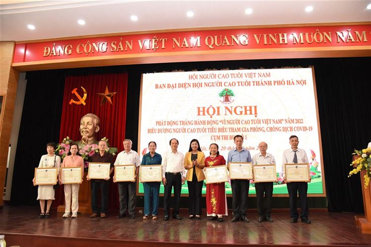 Quận Hoàn Kiếm phát đồng tháng hành động Vì Người cao tuổi Việt Nam, biểu dương Người cao tuổi tiêu biểu tham gia phòng, chống dịch Covid-19