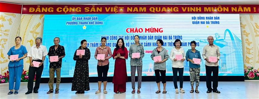Quận Hai Bà Trưng thăm và tặng quà các hộ gia đình nghèo, cận nghèo  tại Quận Thanh Khê, Thành phố Đà Nẵng