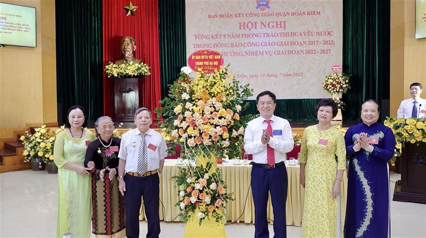 Quận Hoàn Kiếm tổ chức Hội nghị tổng kết 5 năm phong trào thi đua yêu nước trong đồng bào Công giáo quận Hoàn Kiếm,  giai đoạn 2017 - 2022 