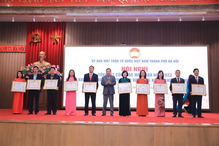 Ủy ban MTTQ Việt Nam quận Hai Bà Trưng được Thành ủy Hà Nội tặng bằng khen tập thể có thành tích xuất sắc năm 2023