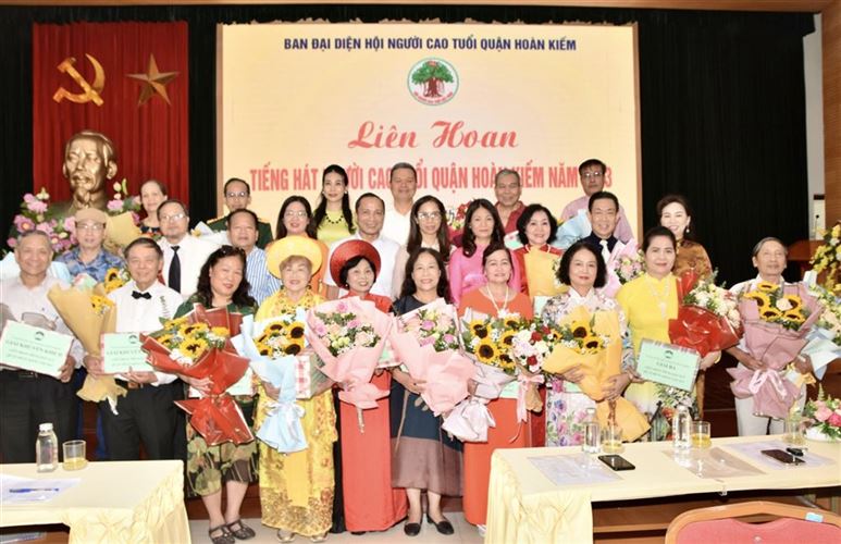 Quận Hoàn Kiếm tổ chức thành công Liên hoan tiếng hát Người cao tuổi năm 2023 