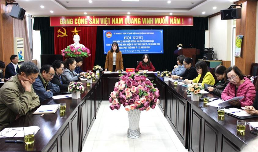 Uỷ ban MTTQ Việt Nam quận Hai Bà Trưng phản biện xã hội  đối với dự thảo báo cáo tình hình thực hiện nhiệm vụ kinh tế - xã hội  năm 2023 và kế hoạch năm 2024 của UBND quận 