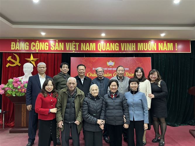 Ủy ban MTTQ Việt Nam quận Hai Bà Trưng gặp mặt cán bộ hưu trí nhân dịp Tết nguyên đán Giáp Thìn 2024