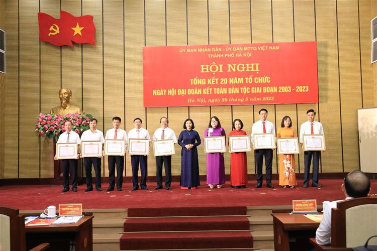 Ủy ban MTTQ Việt Nam quận Hai Bà Trưng nhận Bằng khen của Thành ủy Hà Nội về thành tích xuất sắc trong 20 năm tổ chức Ngày hội Đại đoàn kết toàn dân tộc giai đoạn 2003-2023