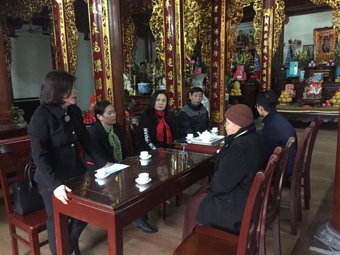 Quận Long Biên thăm hỏi các chùa nhân dịp đầu năm mới 2020  