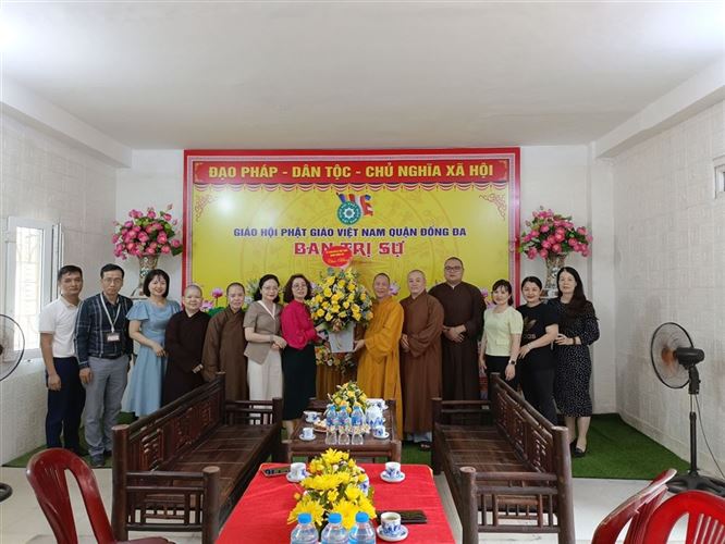 Lãnh đạo quận Đống Đa thăm và chúc mừng Ban Trị sự Giáo hội Phật giáo quận nhân dịp đại Lễ Phật đản năm 2024