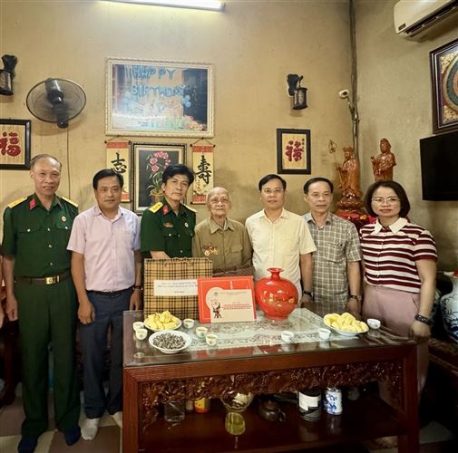 Quận Long Biên gặp mặt tri ân các chiến sĩ Điện Biên, thanh niên xung phong trực tiếp tham gia chiến dịch Điện Biên Phủ