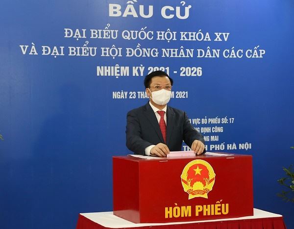 Bí thư Thành ủy Hà Nội bỏ phiếu bầu cử tại quận Hoàng Mai