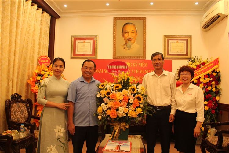Ủy ban MTTQ Việt Nam thành phố Hà Nội thăm, chúc mừng các cơ quan báo chí nhân kỷ niệm 98 ngày Báo chí cách mạng Việt Nam