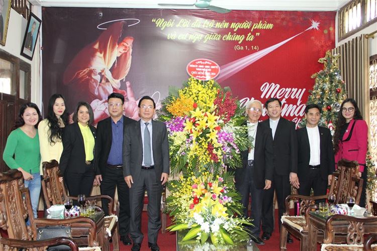 Chủ tịch Ủy ban MTTQ Việt Nam TP Hà Nội thăm, tặng quà Tòa Giám mục giáo phận Bắc Ninh