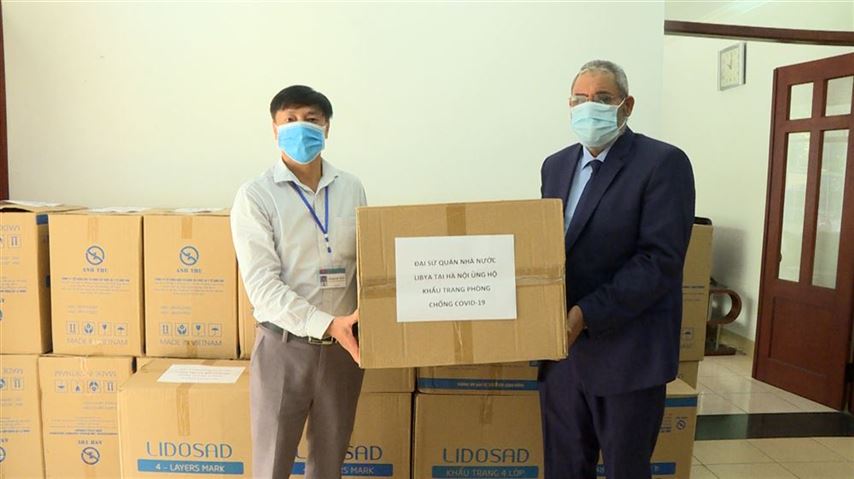 Ủy ban MTTQ Việt Nam huyện Ứng Hoà tiếp nhận khẩu trang y tế từ Đại sứ quán Nhà nước Libya 