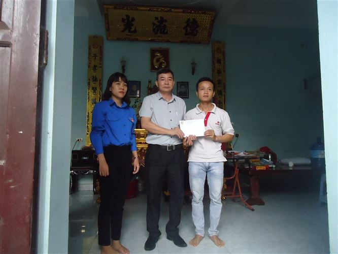 Ủy ban MTTQ Việt Nam huyện Mê Linh thăm hỏi, hỗ trợ  gia đình nạn nhân bị tai nạn đuối nước tại xã Chu Phan