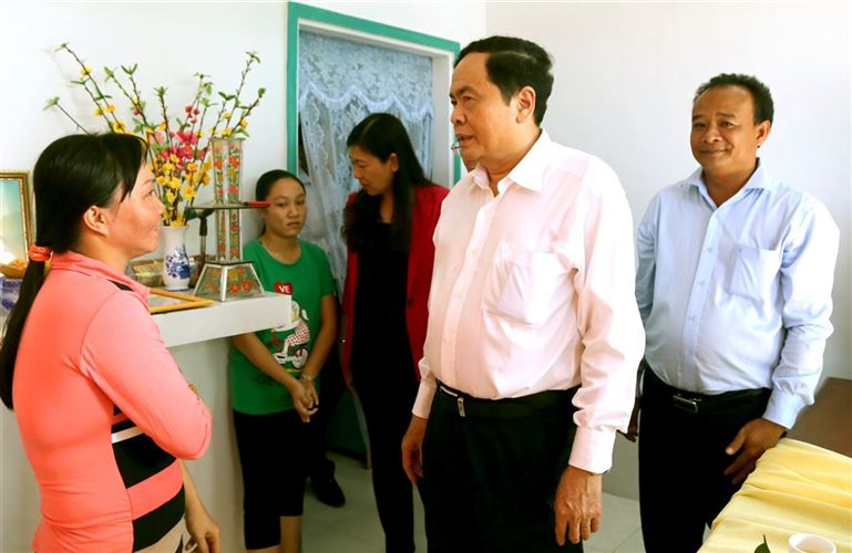 Chủ tịch Trần Thanh Mẫn trao 10 căn nhà Đại đoàn kết cho hộ nghèo huyện Phong Điền