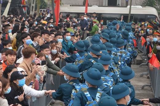 Huyện Mê Linh tổ chức lễ giao, nhận quân năm 2020.