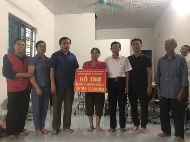 Ủy ban MTTQ Việt Nam huyện Thanh Oai hỗ trợ kinh phí xây dựng nhà đại đoàn kết