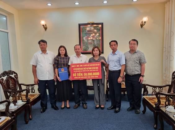 Quận Cầu Giấy thăm hỏi, hỗ tợ nạn nhân vụ cháy tại quận Thanh Xuân
