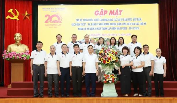 MTTQ, các đoàn thể chính trị, Đảng uỷ khối doanh nghiệp quận Long Biên gặp mặt cán bộ, công chức, người lao động qua các thời kỳ