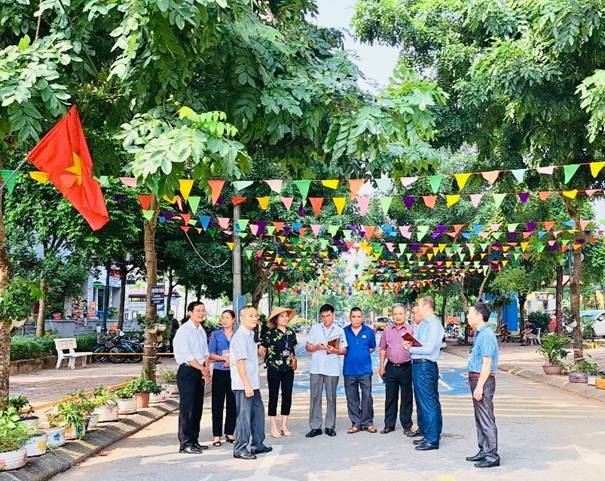 Quận Long Biên kiểm tra, đánh giá kết quả xây dựng tổ dân phố  Xanh – Sạch – Đẹp – Văn minh năm 20223