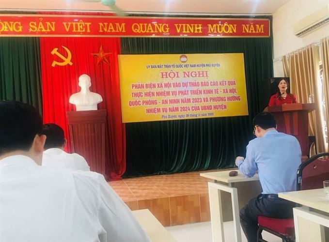 Ủy ban MTTQ Việt Nam huyện Phú Xuyên phản biện xã hội vào dự thảo báo cáo tình hình thực hiện nhiệm vụ phát triển kinh tế - xã hội, quốc phòng, an ninh năm 2023 và nhiệm vụ, giải pháp trọng tâm năm 2024 của Ủy ban nhân dân huyện