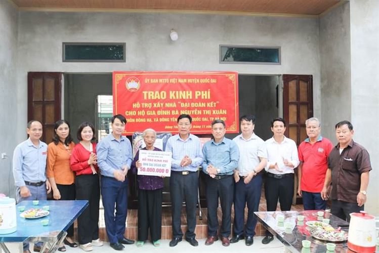 Ủy ban MTTQ Việt Nam huyện Quốc Oai bàn giao 07 nhà Đại đoàn kết