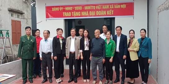 Huyện Đông Anh tổ chức trao tặng nhà Đại đoàn kết cho hộ gia đình ông Nguyễn Đình Mong, thôn Viên Nội, xã Vân Nội