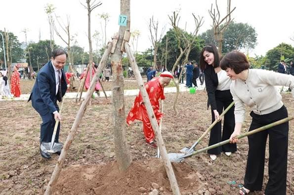 Uỷ ban MTTQ Việt Nam quận Long Biên tham dự Tết trồng cây xuân Giáp Thìn 2024 