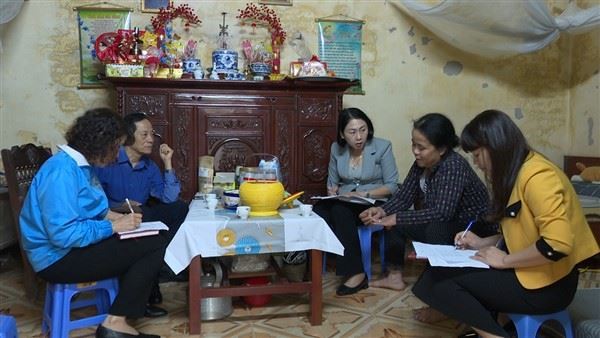 Uỷ ban MTTQ Việt Nam huyện Gia Lâm khảo sát thực tế để hỗ trợ xây dựng nhà Đại đoàn kết