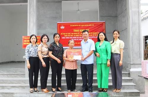 Huyện Quốc Oai bàn giao nhà Đại đoàn kết công trình chào mừng Đại hội MTTQ Việt Nam các cấp huyện nhiệm kỳ 2024-2029