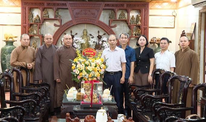 Huyện Gia Lâm chúc mừng Ban trị sự Giáo hội Phật giáo Việt Nam huyện nhân dịp Đại Lễ Phật đản Phật lịch 2568