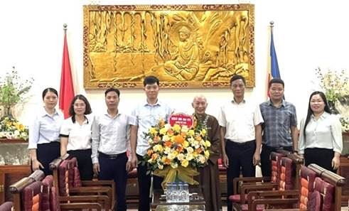 Lãnh đạo huyện Mê Linh thăm, chúc mừng  Đại lễ Phật đản 2024