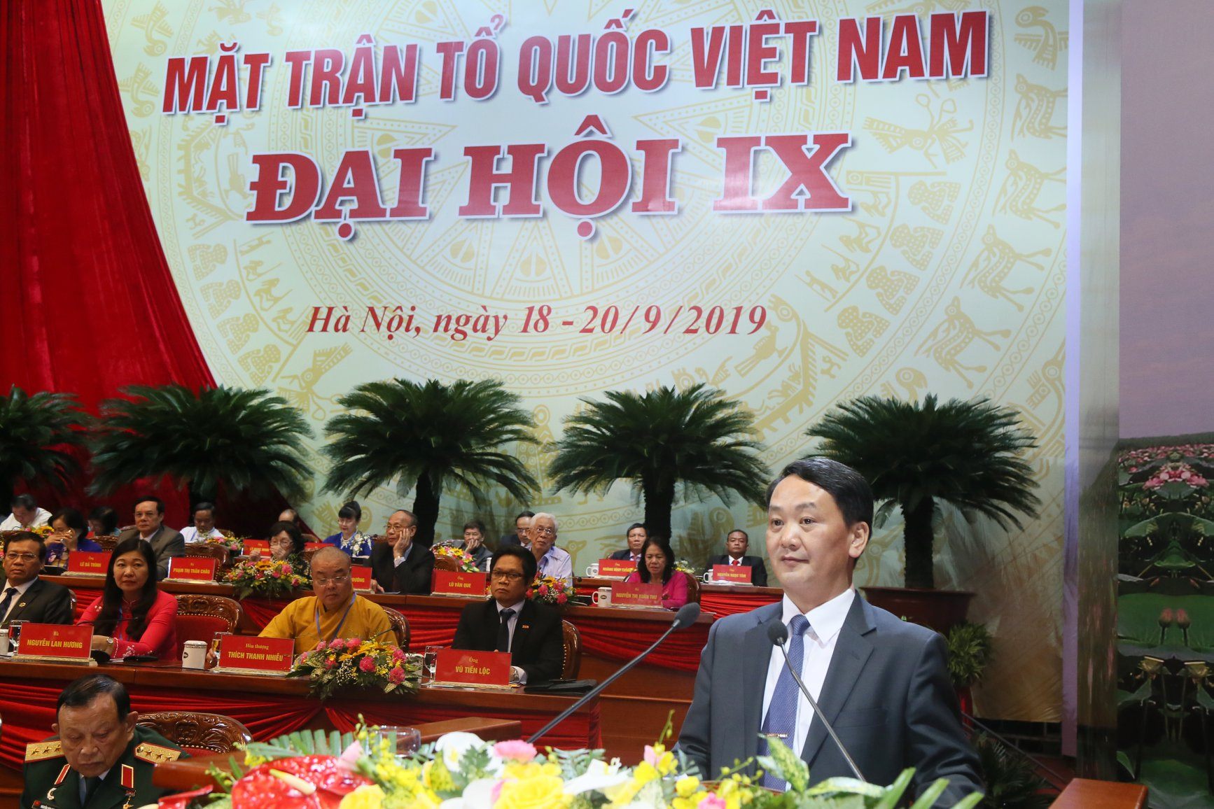 999 đại biểu chính thức tham dự Đại hội MTTQ Việt Nam lần thứ IX - 1