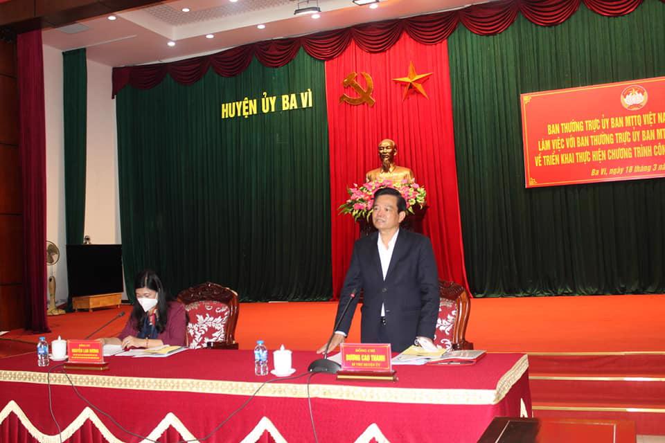 B&iacute; thư Huyện ủy Ba V&igrave; Dương Cao Thanh ph&aacute;t biểu tại hội nghị