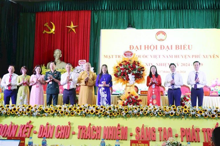 Bà Bùi Thị Ngọc Lan tái đắc cử Chủ tịch Ủy ban MTTQ Việt Nam huyện Phú Xuyên