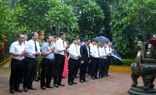 Huyện Mê Linh tổ chức Lễ dâng hương viếng Chủ tịch Hồ Chí Minh tại Đồi 79 Mùa Xuân.