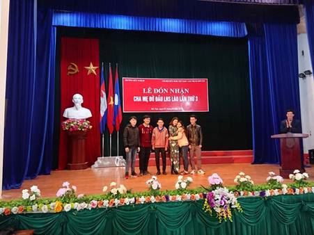 Sơn Tây tổ chức Lễ đón nhận “Cha mẹ đỡ đầu lưu học sinh Lào lần 3”