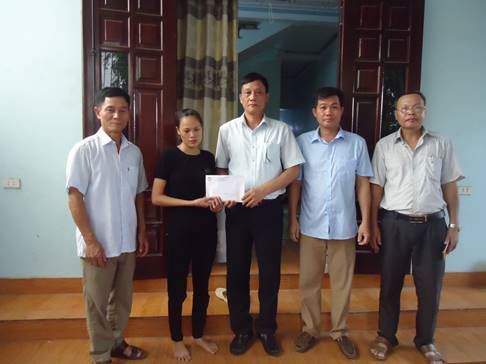 Huyện Mê Linh tổ chức đi thăm hỏi, hỗ trợ gia đình nạn nhân bị tai nạn đuối nước tại xã Mê Linh, xã Đại Thịnh.