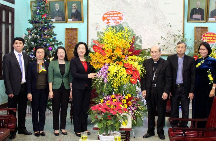 Lãnh đạo thành phố Hà Nội thăm, chúc mừng giáo phận Hưng Hóa