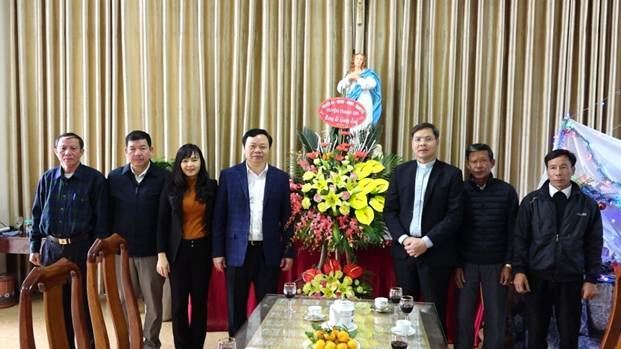 Huyện Thanh Oai thăm và tặng quà các giáo xứ, Linh mục nhân dịp Lễ Giáng sinh năm 2019
