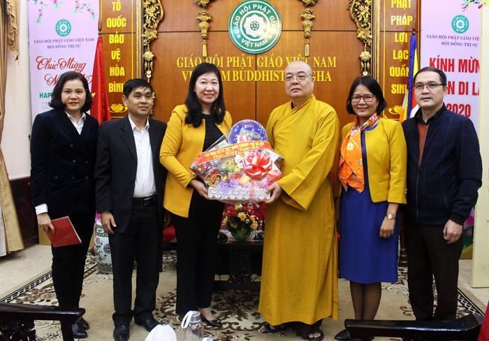 Chủ tịch Ủy ban MTTQ Việt Nam Thành phố Nguyễn Lan Hương chúc Tết Trung ương Giáo hội Phật giáo Việt Nam