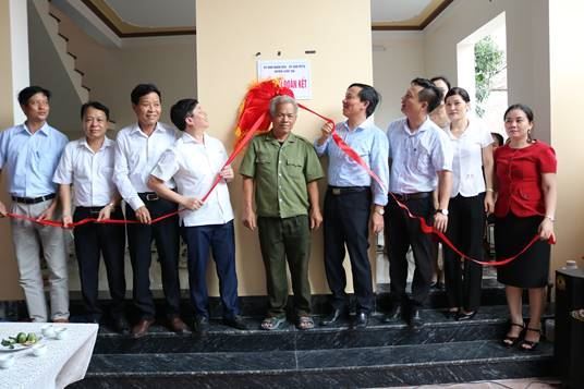 Huyện Quốc Oai khánh thành bàn giao nhà đại đoàn chào mừng Đại hội Đảng các cấp và kỷ niệm 130 năm ngày sinh của Chủ tịch Hồ Chí Minh