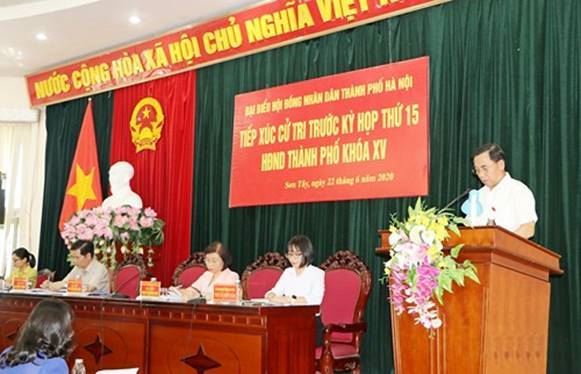 Đại biểu HĐND thành phố Hà Nội tiếp xúc cử tri thị xã Sơn Tây trước kỳ họp thứ 15.